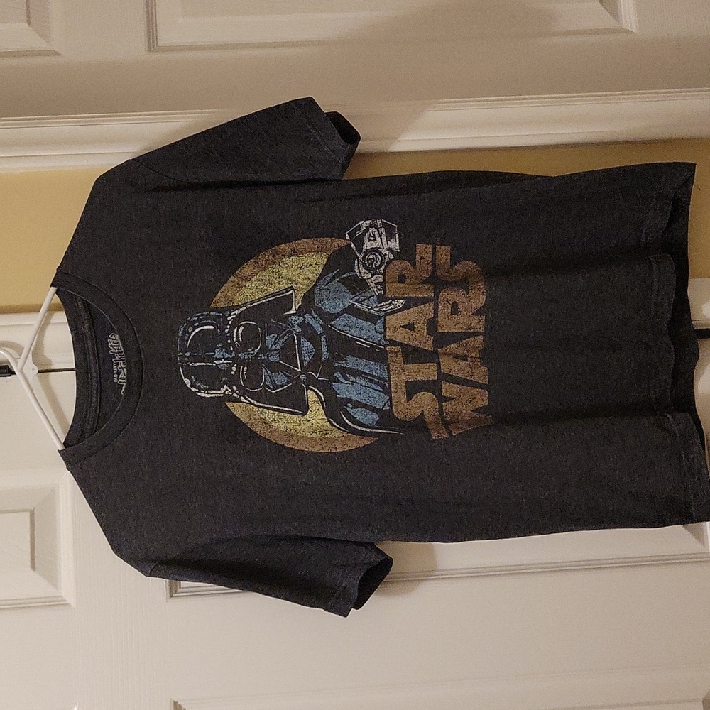 Nice used Star Wars men's Short Sleeve shirt